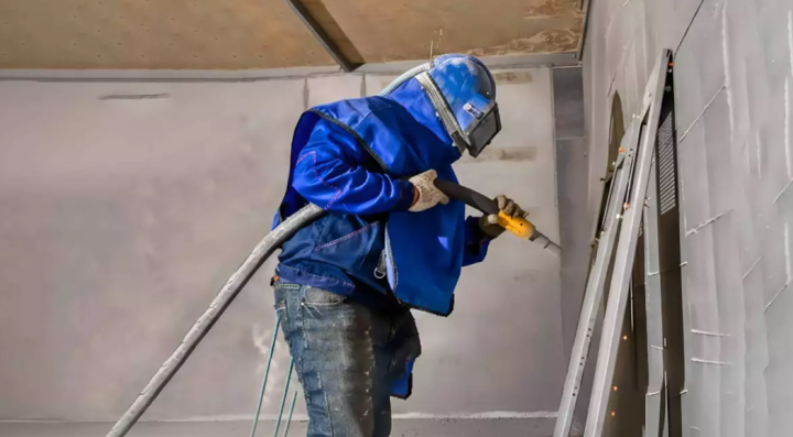 Quels sont les avantages du décapage par bain ? Anglet